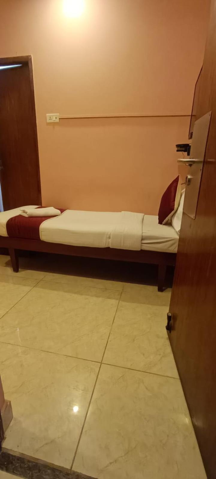 Naksha Tree Hotels Kishore Inn - Koyambedu Chennai Bagian luar foto